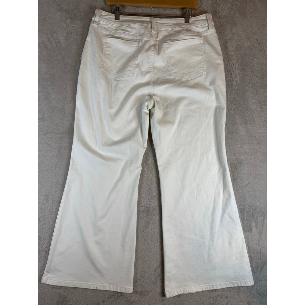 NEW Liz Claiborne Petite 16P White Flare Leg High Rise Stretch Jeans Denim Pants - Picture 4 of 10